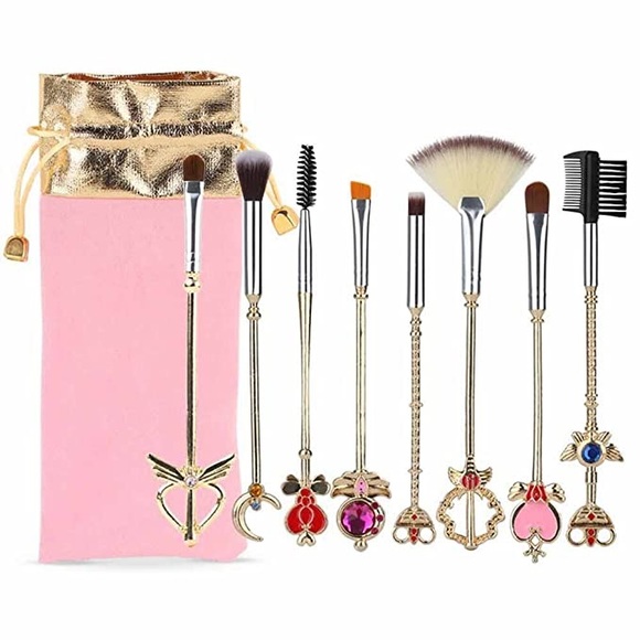 Other - NWT Cosmetic Brushes With Cute Pink Bag